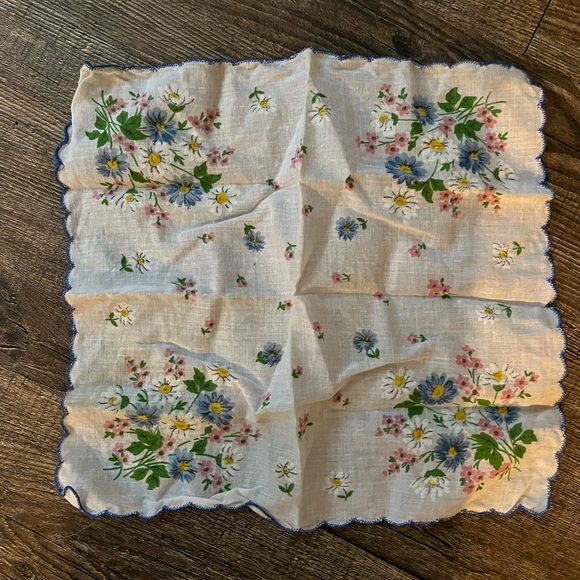 Vintage printed Cloth Vintage Napkin Hankie Floral - Picture 2 of 3